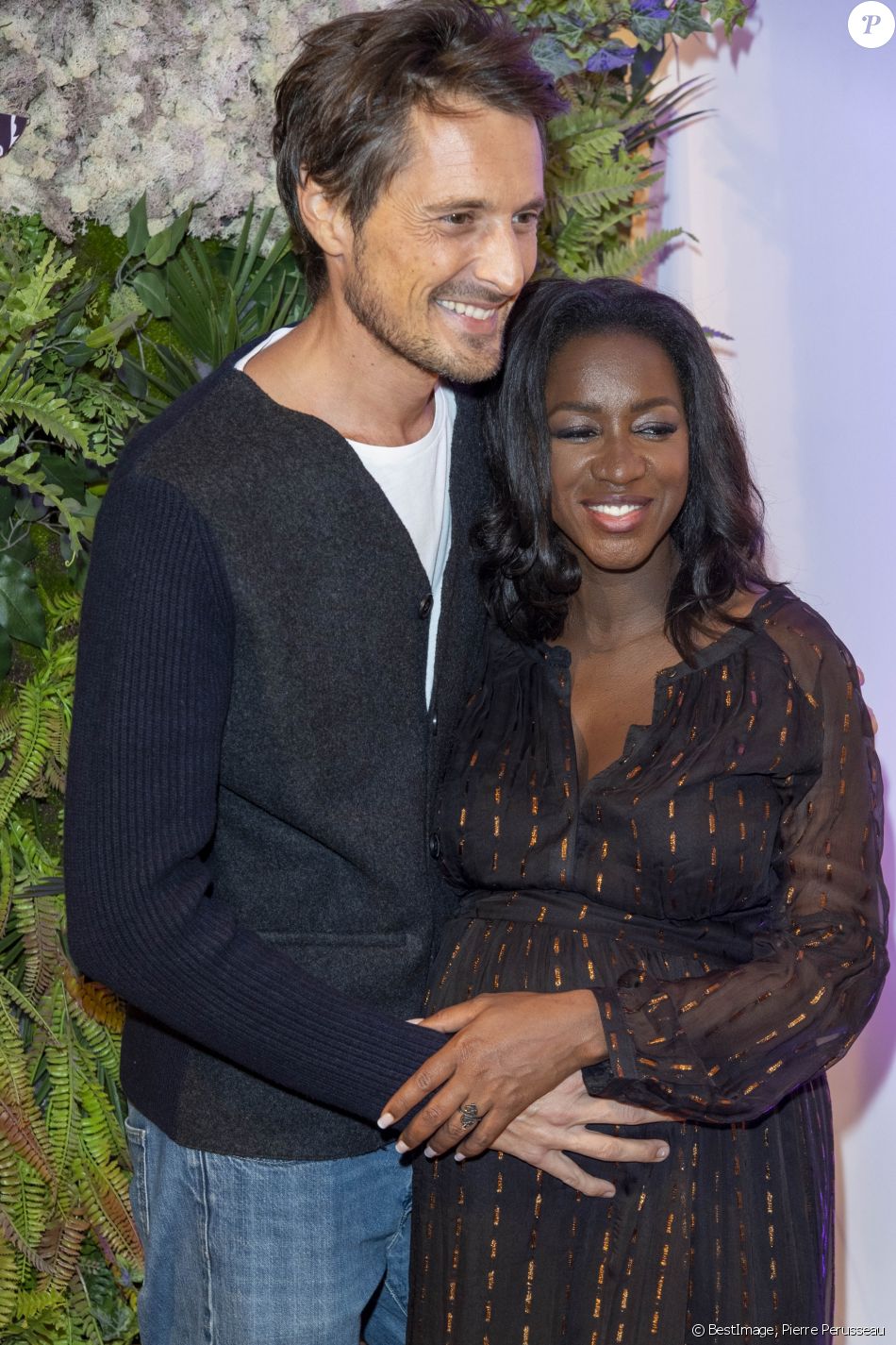 Vincent Cerutti et sa compagne Hapsatou Sy (enceinte de ...