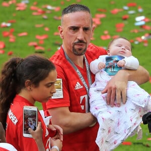 Franck Ribery et sa fille Keltoum - Franck Ribéry célèbre le titre de champion d'allemagne et son dernier match sous les couleurs du Bayern de Munich le 18 Mai 2019.