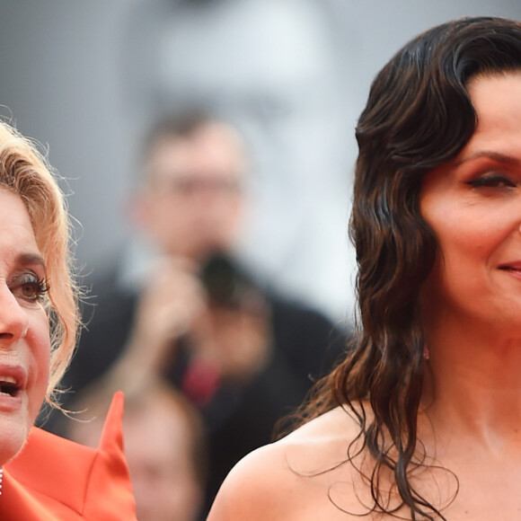 Juliette Binoche, Catherine Deneuve (bijoux Akillis) lors du red carpet de la soirée d'ouverture du 76ème festival international du film de Venise, la Mostra le 28 août 2019.