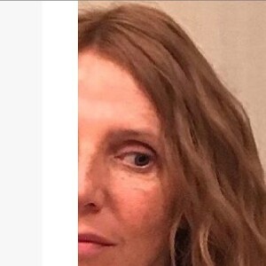 Sandrine Kiberlain change de couleur de cheveux pour la nouvelle année, le vendredi 3 janvier 2020.