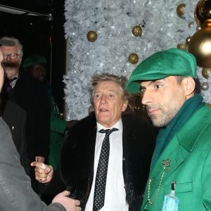 Rod Stewart quitte le club privé "Annabel" à Londres, le 25 novembre 2019.