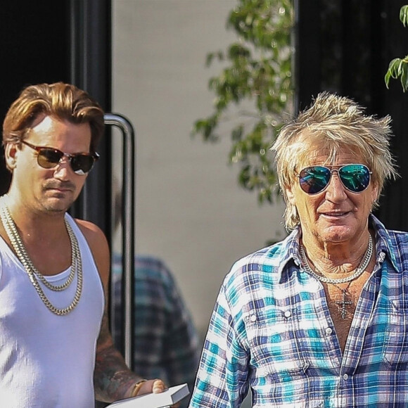 Exclusif - Rod Stewart et son fils Sean Stewart sont allés faire du shopping chez XIV Karats à Beverly Hills, le 30 août 2018