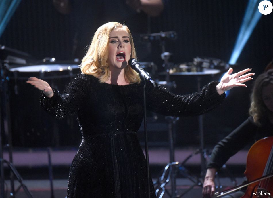 Adele en concert à Allemagne en décembre 2015.