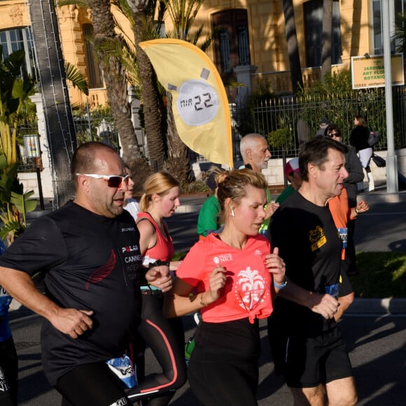 Christian Estrosi, le maire de Nice, et sa femme, Laura Tenoudji Estrosi participent à la 21ème édition de la Prom Classic, 10 kilomètres de course à pied, sur la Promenade des Anglais à Nice, France, le 5 janvier 2020. Début d'année sportif pour le couple Estrosi qui a bouclé les 10 kilomètres du parcours en 1h et 15 minutes. C'est Laura qui a donné le départ de la catégorie Handisport. © Bruno Bébert/Bestimage