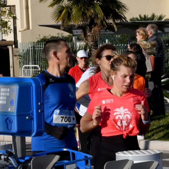 Christian Estrosi, le maire de Nice, et sa femme, Laura Tenoudji Estrosi participent à la 21ème édition de la Prom Classic, 10 kilomètres de course à pied, sur la Promenade des Anglais à Nice, France, le 5 janvier 2020. Début d'année sportif pour le couple Estrosi qui a bouclé les 10 kilomètres du parcours en 1h et 15 minutes. C'est Laura qui a donné le départ de la catégorie Handisport. © Bruno Bébert/Bestimage