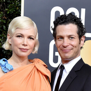 Michelle Williams enceinte et son fiancé Thomas Kail - Photocall de la 77e cérémonie annuelle des Golden Globe Awards au Beverly Hilton Hotel à Los Angeles, le 5 janvier 2020.