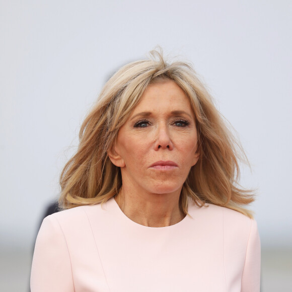 Brigitte Macron, Première dame - Déplacement en Côte d'Ivoire - Arrivée du Président de la République et de sa femme à l'aéroport international Félix Houphouët Boigny à Abidjan le 20 décembre 2019. © Dominique Jacovides / Bestimage