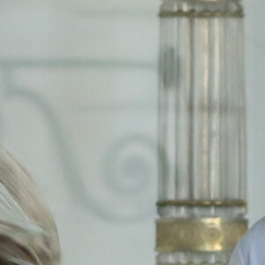 Brigitte Macron dans le hall du palais de l'Elysée après le conseil des ministres du 18 décembre 2019 à Paris. © Stéphane Lemouton / Bestimage