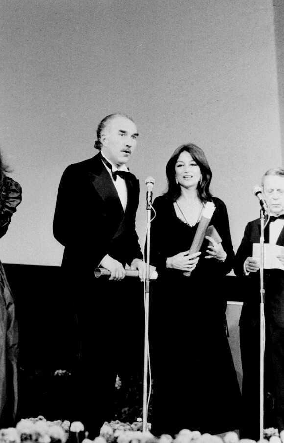 Michel Piccoli et Anouk Aimée, prix de l'interprétation masculine et féminine pour le "Le saut dans le vide" au festival de Cannes en 1980.