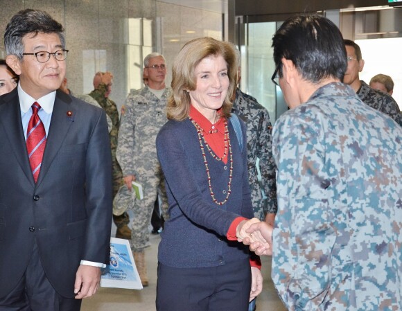 Caroline Kennedy à Tokyo sur une base militaire américaine le 21 novembre 2013.