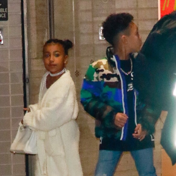 North West et Caiden Mills à la sortie du Lincoln Center à New York, le 22 décembre 2019.