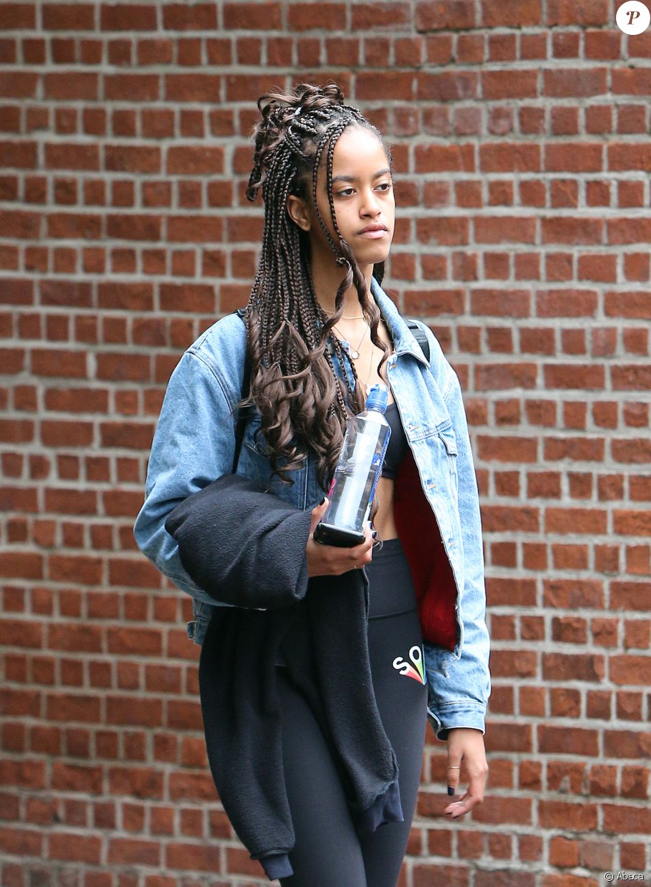 Malia Obama marche dans les rues de Soho, à New York. Le 4 ...