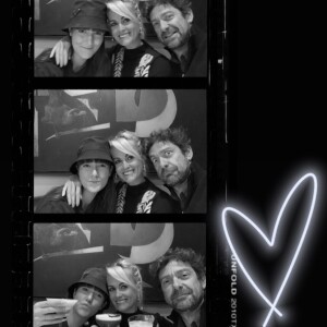 Laeticia Hallyday s'est rendue à Londres avec Pascal Balland, qu'elle a présenté à sa soeur Margaux Thibaut. Ils ont dîné tous ensemble au restaurant Scott's situé dans le quartier de Mayfair.