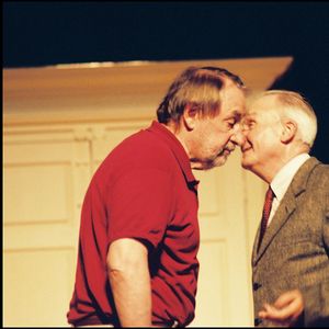 Philippe Noiret et Michel Bouquet à la générale de la pièce "Les côtelettes" le 4 septembre 1997.