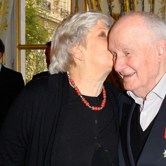 Michel Bouquet et sa femme Juliette Carré - Cérémonie de remise des insignes de Grand Officier de la Légion d'Honneur à Michel Bouquet au Palais de l'Elysée à Paris, le 17 mars 2017. © Coadic Guirec/Bestimage 
