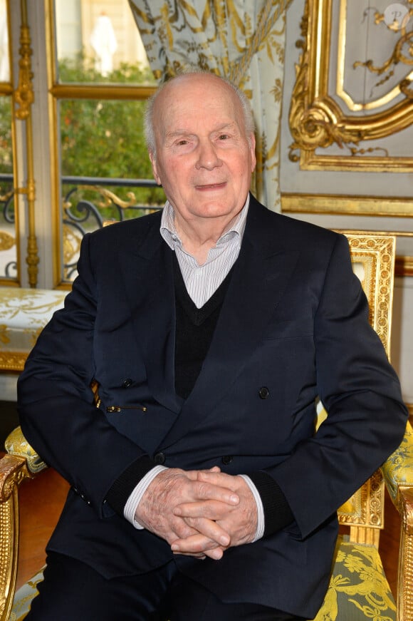 Michel Bouquet - Cérémonie de remise des insignes de Grand Officier de la Légion d'Honneur à Michel Bouquet au Palais de l'Elysée à Paris, le 17 mars 2017. © Coadic Guirec/Bestimage 