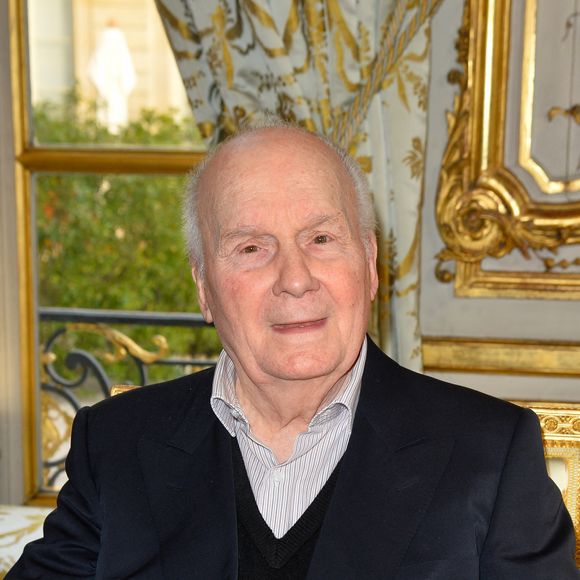Michel Bouquet - Cérémonie de remise des insignes de Grand Officier de la Légion d'Honneur à Michel Bouquet au Palais de l'Elysée à Paris, le 17 mars 2017. © Coadic Guirec/Bestimage 