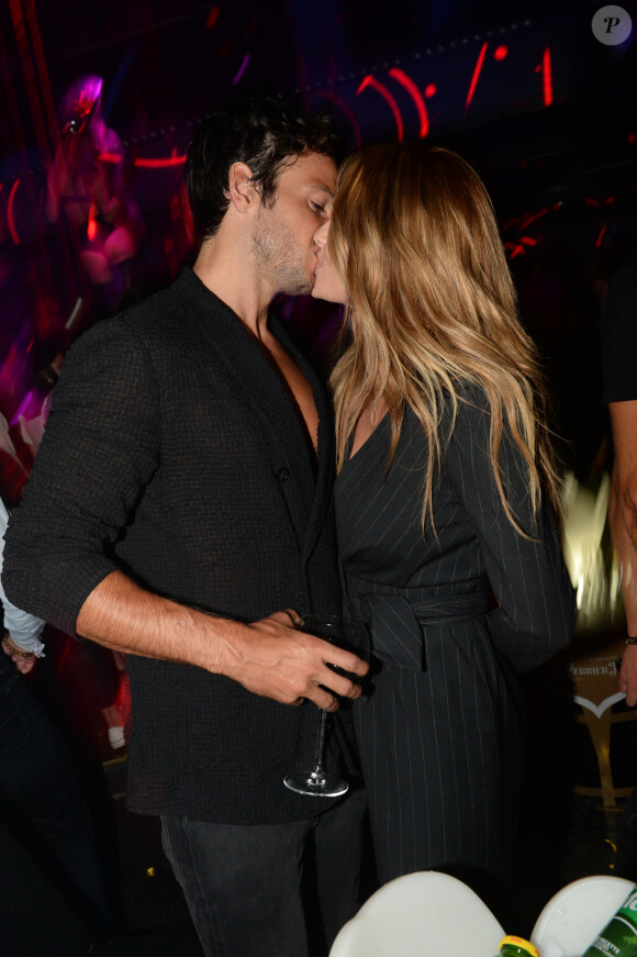 Exclusif - Caroline Receveur et son fiancé Hugo Philip au VIP Room à Saint-Tropez. Le 10 août 2018 © Rachid Bellak / Bestimage