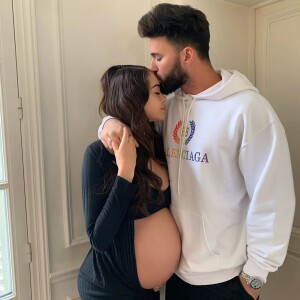 Nabilla Benattia enceinte au côté de Thomas Vergara, photo Instagram du 7 octobre 2019