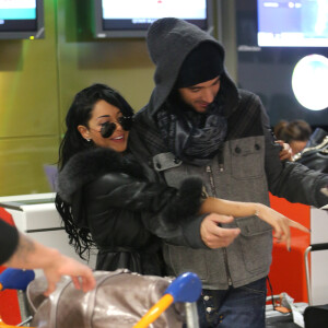 Nabilla et Thomas a l'aeroport de Roissy le 13 janvier 2013 .