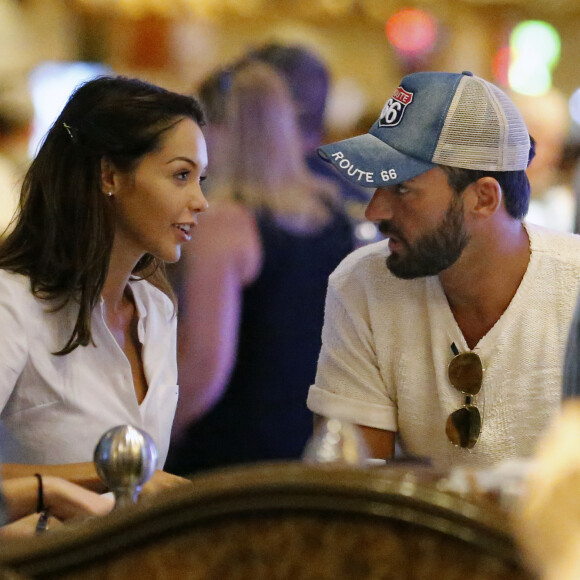 Exclusif -  Nabilla Benattia et son compagnon Thomas Vergara en vacances à Las Vegas, le 7 août 2016.