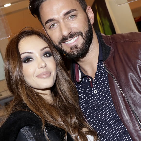 Naissance - Nabilla est maman d'un petit garçon prénommé Milann - Nabilla Benattia et son compagnon Thomas Vergara en visite au 37ème Salon du Livre à la Porte de Versailles à Paris, le 25 mars 2017. © Cédric Perrin/Bestimage