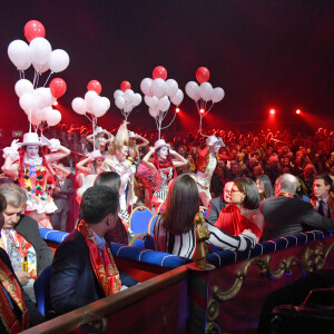 La troupe du Circus Theater Bingo sous les regards de Pauline Ducruet, de la princesse Stéphanie de Monaco, du prince Albert II de Monaco et Louis et Marie Ducruet durant la soirée d'ouverture du 44eme Festival International du Cirque de Monte-Carlo à Monaco le 16 janvier 2020. Le Festival se déroule sous le chapiteau de Fontvieille du 16 au 26 janvier 2020. © Bruno Bebert/Bestimage