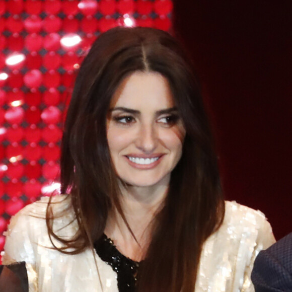 Penelope Cruz et Pedro Almodovar lors de la cérémonie de la 7ème édition des "Feroz Cinema Awards" à Madrid, le 16 janvier 2020.