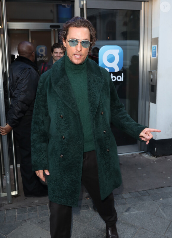 Matthew McConaughey quitte la chaine de radio "Global Radio" à Londres le 11 décembre 2019.