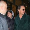 Exclusif - Matthew McConaughey signe des autographes à ses fans dans les rues de New York, le 13 janvier 2020. Il fait actuellement la promotion du nouveau film "The Gentlemen".