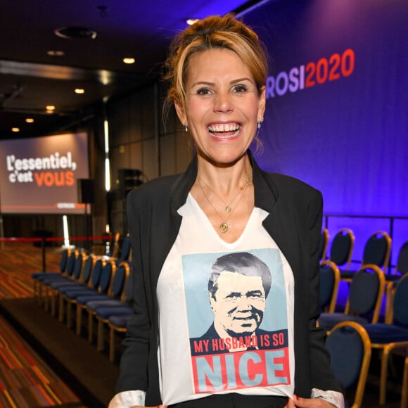 Laura Tenoudji Estrosi durant la première réunion publique au Palais Acropolis à Nice le 19 janvier 2020 dans le cadre des prochaines élections municipales le 15 et le 22 mars. Laura Tenoudji Estrosi portait un T shirt avec un portrait imprimé de son mari Christian Estrosi, le maire de Nice, avec comme slogan : "My Husband is so Nice". © Bruno Bebert/Bestimage