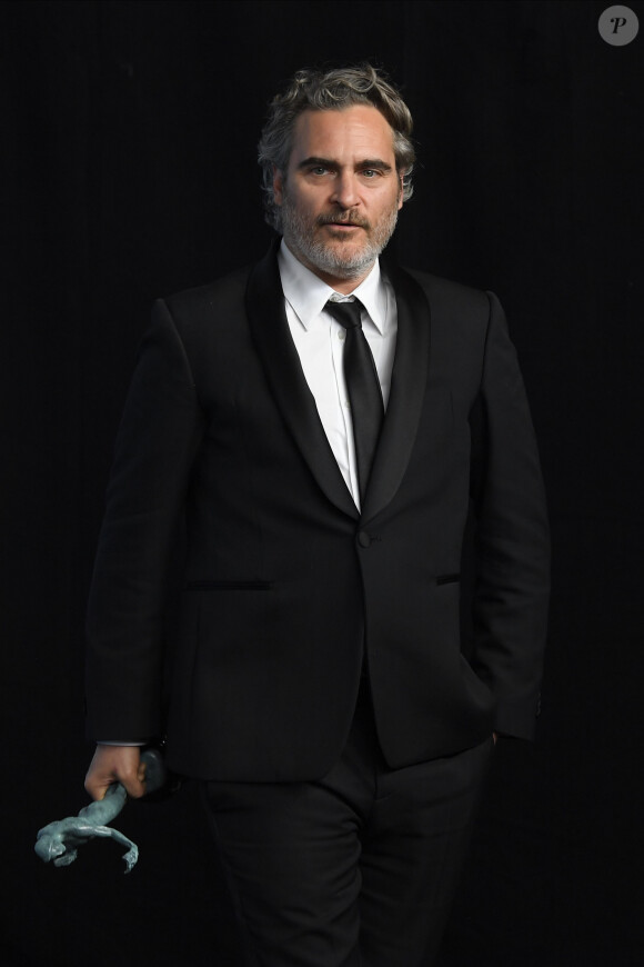 Joaquin Phoenix - Pressroom - 26ème cérémonie annuelle des "Screen Actors Guild Awards" ("SAG Awards") au "Shrine Auditorium" à Los Angeles, le 19 janvier 2020. © Kevin Sullivan via ZUMA Wire/Bestimage