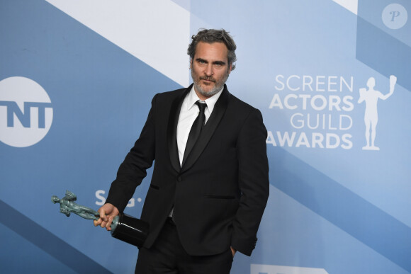 Joaquin Phoenix - Pressroom - 26ème cérémonie annuelle des "Screen Actors Guild Awards" ("SAG Awards") au "Shrine Auditorium" à Los Angeles, le 19 janvier 2020. © Kevin Sullivan via ZUMA Wire/Bestimage