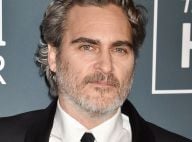 Joaquin Phoenix fuit la soirée des SAG awards pour manifester devant un abattoir