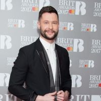 Calum Scott super musclé : le chanteur dévoile ses progrès... et ses abdos