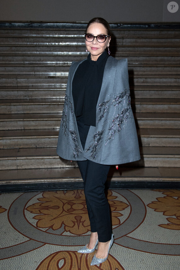 Ornella Muti assiste au défilé Antonio Grimaldi, collection Haute Couture printemps-été 2020, au Palais de la découverte. Paris, le 20 janvier 2020.