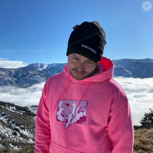 Kev Adams à Big Bear Mountain pour une journée de ski avec Laeticia Hallyday, ses filles Jade et Joy, et Mathilde Balland, la fille de Pascal Balland. Le 21 janvier 2020.