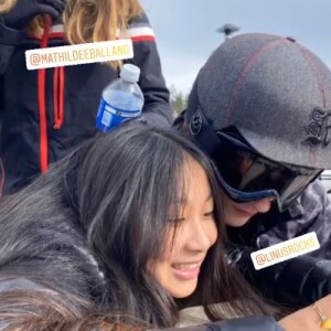 Laeticia Hallyday a passé la journée du 21 janvier 2020 à Big Bear Mountain, une station de ski près de Los Angeles, avec ses filles Jade et Joy, Mathilde Balland, la fille de son compagnon Pascal Balland mais aussi Kev Adams.