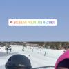 Laeticia Hallyday a passé la journée du 21 janvier 2020 à Big Bear Mountain, une station de ski près de Los Angeles, avec ses filles Jade et Joy, Mathilde Balland, la fille de son compagnon Pascal Balland mais aussi Kev Adams.