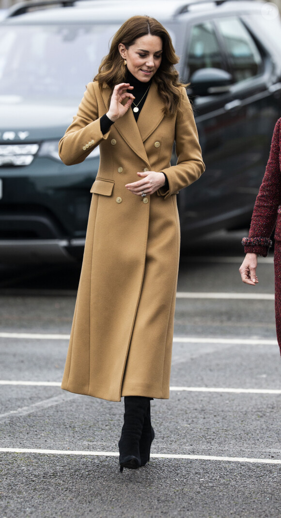 Kate Middleton, duchesse de Cambridge, arrive à l'école Ely & Caerau Children's Centre, à Cardiff, Royaume-Uni, le 22 janvier 2020.