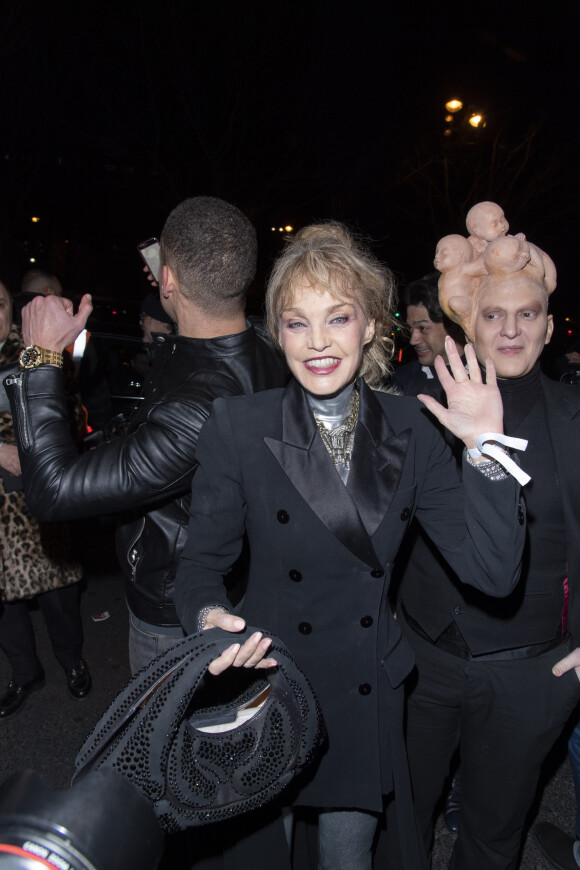 Arielle Dombasle, Ali Mahdavi - Les célébrités arrivent au défilé de mode Haute-Couture printemps-été 2020 "Jean-Paul Gaultier" au théâtre du Châtelet à Paris le 22 janvier 2020.