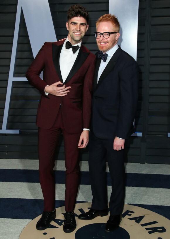 Justin Mikita et son mari Jesse Tyler Ferguson à la soirée Vanity Fair Oscar au Wallis Annenberg Center à Beverly Hills, le 4 mars 2018