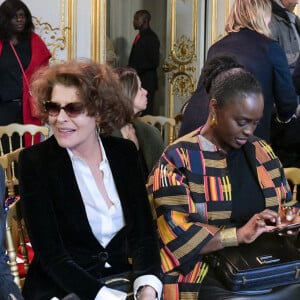 Fanny Ardant et Aïssa Maïga assistent au défilé Imane Ayissi, saison Haute Couture printemps-été 2020, à l'hôtel La Marois. Paris, le 23 janvier 2020.