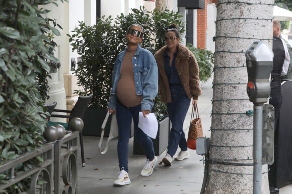 Exclusif - Christina Milian, enceinte, avec son compagnon Matt Pokora et une amie, vont déjeuner à Los Angeles, le 16 janvier 2020.