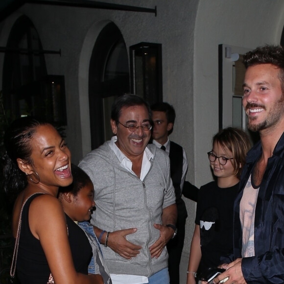 Christina Milian enceinte est allée diner avec sa fille Violet et son compagnon Matt Pokora au restaurant Madeo dans le quartier de Beverly Hills à Los Angeles. La petite famille est très joyeuse et plaisante avec des fans sur le ventre arrondi de Christina! Le 8 août 2019