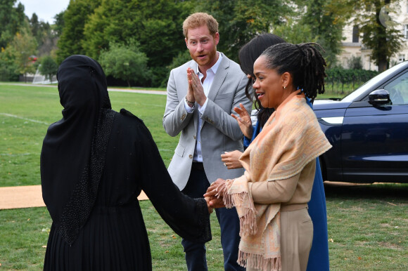 Le prince Harry, duc de Sussex, Doria Ragland, la mère de Meghan Markle - Meghan Markle reçoit les femmes qui apparaissent dans le livre de recettes ""Together, our community cookbook"" au palais Kensington à Londres le 20 septembre 2018.