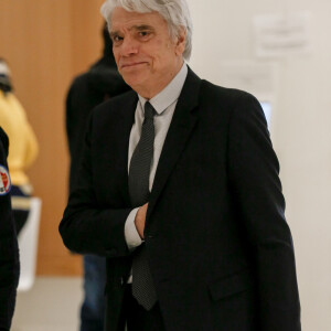 Bernard Tapie - Arrivées au Tribunal de Paris, Batignolles - 11e chambre correctionnelle, 2e section pour le procès de Bernard Tapie le 18 mars 2019. B.Tapie et le PDG d'Orange, S.Richard, seront les prévenus vedettes du procès pénal de l'arbitrage rendu en 2008 en faveur de l'ancien homme d'affaires, dans son contentieux avec le Crédit lyonnais sur la vente du fabricant d'équipements de sport Adidas en 1993, qui s'est ouvert ce lundi 11 mars dans l'après-midi. L'homme d'affaires et patron du groupe de médias "La Provence", qui lutte à 76 ans contre un cancer de l'estomac, n'a fait aucune déclaration à son arrivée au tribunal. Après dix ans de péripéties judiciaires, Bernard Tapie, 76 ans, est jugé pour escroquerie et détournement de fonds publics ; Stéphane Richard, 57 ans, qui était alors directeur de cabinet de la ministre de l'Economie Christine Lagarde, pour complicité. © CVS / Bestimage