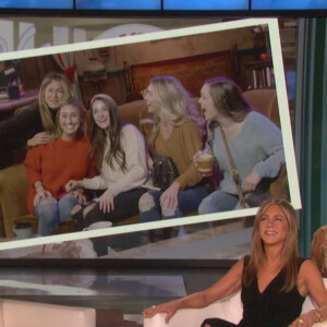 Jennifer Aniston a surpris les fans de Friends alors qu'elle remplaçait Elle DeGeneres à la présentation de son émission.