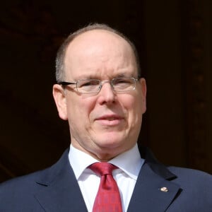 Le prince Albert II de Monaco, sa femme la princesse Charlène et leurs enfants le prince héréditaire Jacques et la princesse Gabriella ont assité depuis un balcon du Palais à la traditionnelle procession durant la célébration de la Sainte Dévote, Sainte patronne de Monaco, à Monaco le 27 janvier 2020. © Bruno Bebert / Bestimage