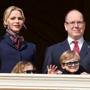 Le prince Albert II de Monaco, sa femme la princesse Charlène et leurs enfants le prince héréditaire Jacques et la princesse Gabriella ont assité depuis un balcon du Palais à la traditionnelle procession durant la célébration de la Sainte Dévote, Sainte patronne de Monaco, à Monaco le 27 janvier 2020. © Bruno Bebert / Bestimage